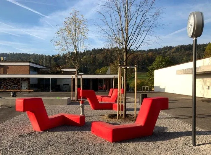 Detalje af møblets samling i FSC-certificeret eg uden synlige skruer