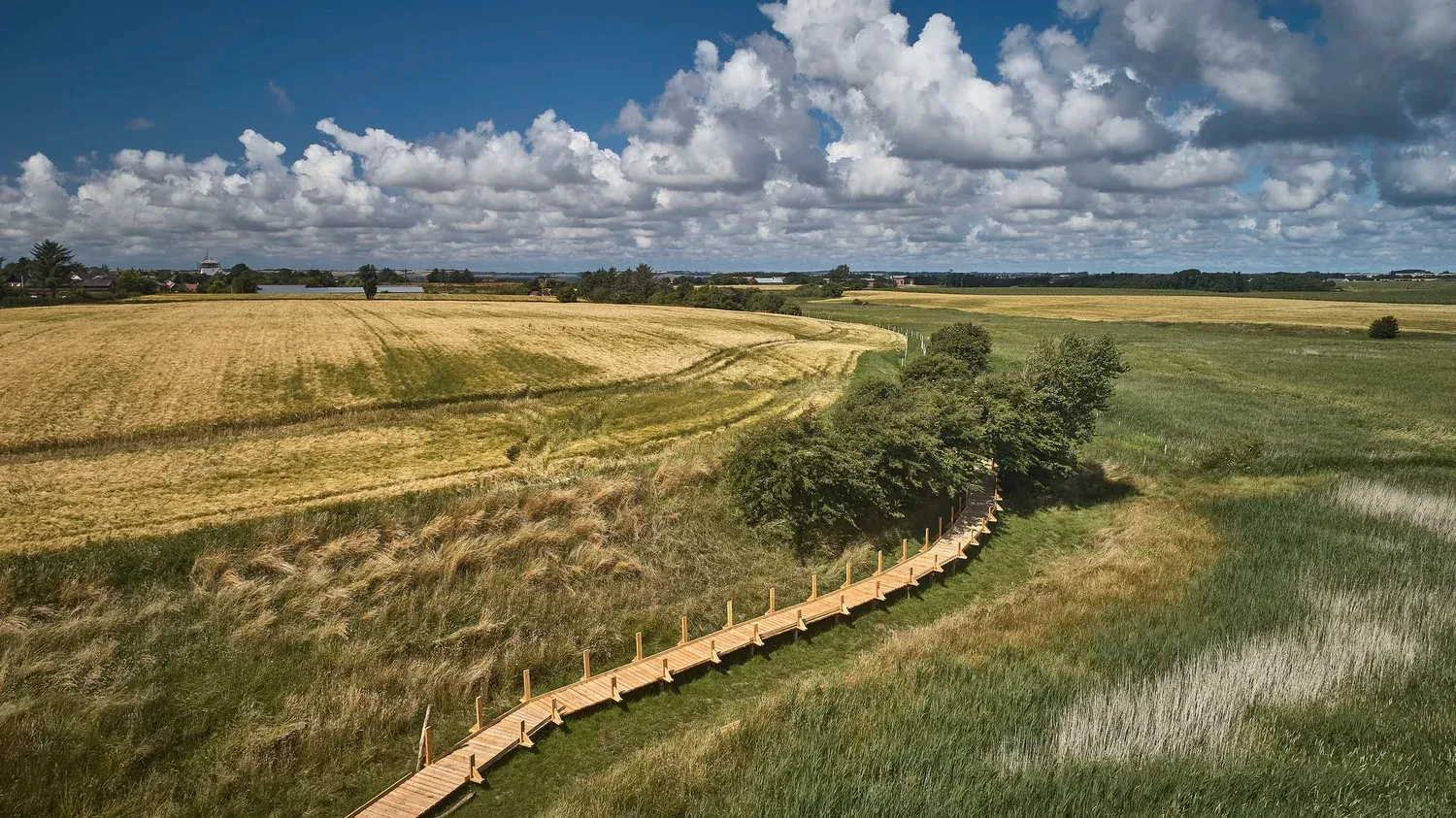 Det lille parkanlæg med udsigt mod Limfjorden