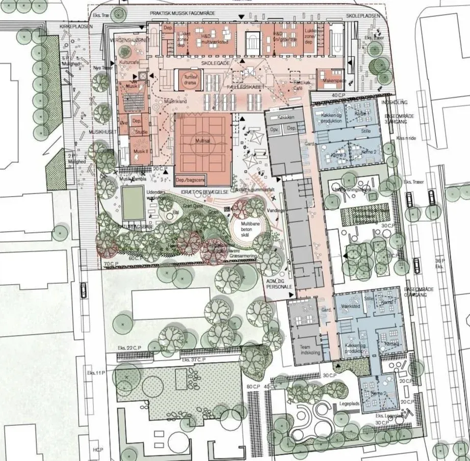 Søborg Skoles renoverede skolegård med terrasserede niveauer, regnbede og børn i leg